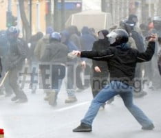 Κουκουλοφόροι με γαλοπούλες