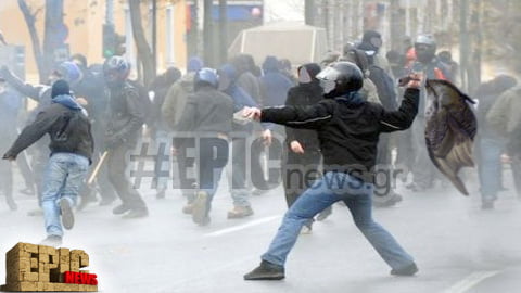 Κουκουλοφόροι με γαλοπούλες